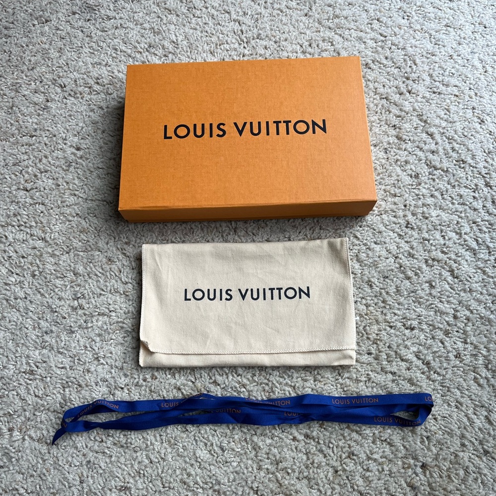 Louis Vuitton Box Ribbon Pouch Magnetic Closure